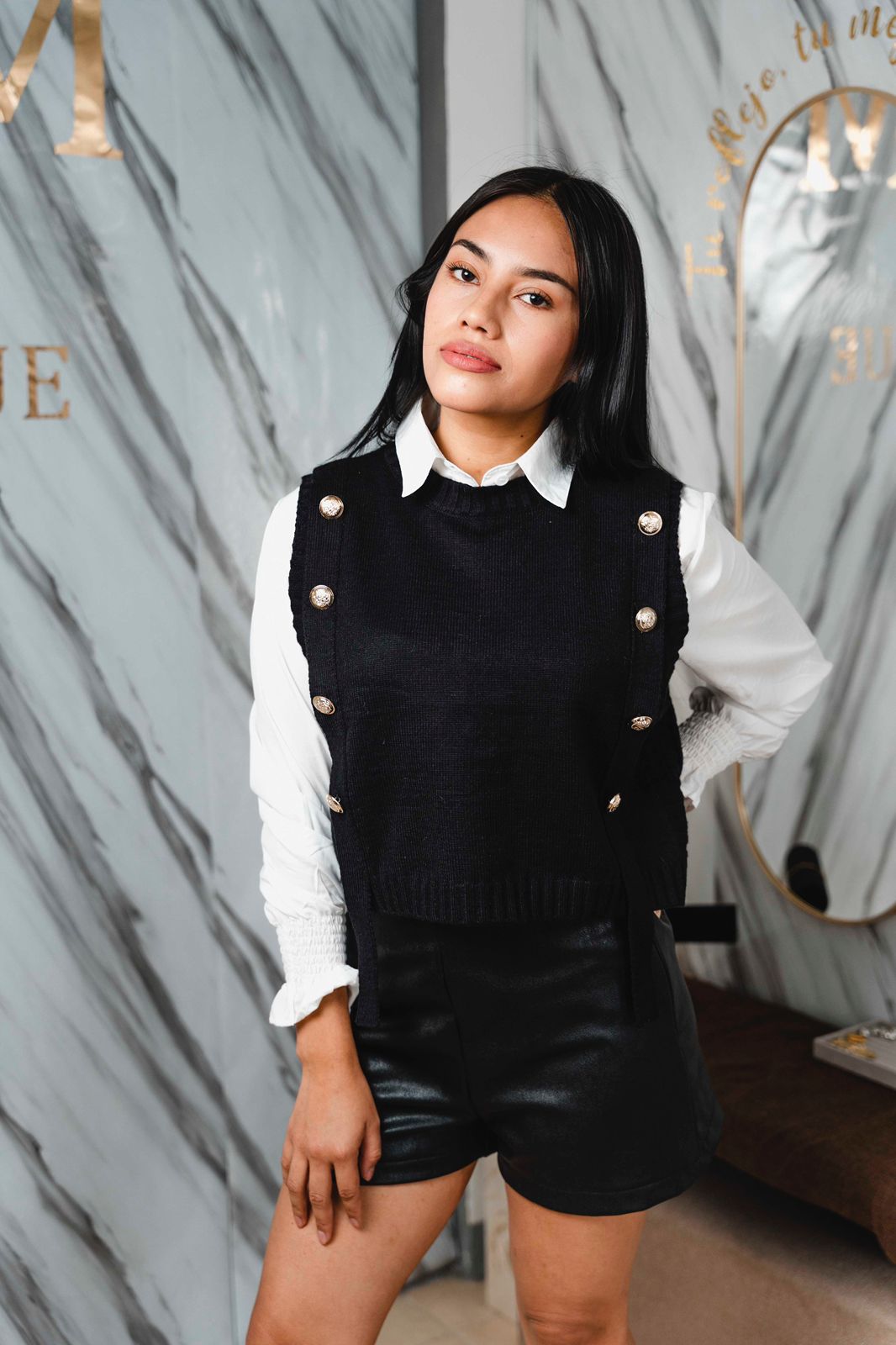 Chaleco de Punto con Camisa Blanca | Set Elegante y Clásico para Mujer