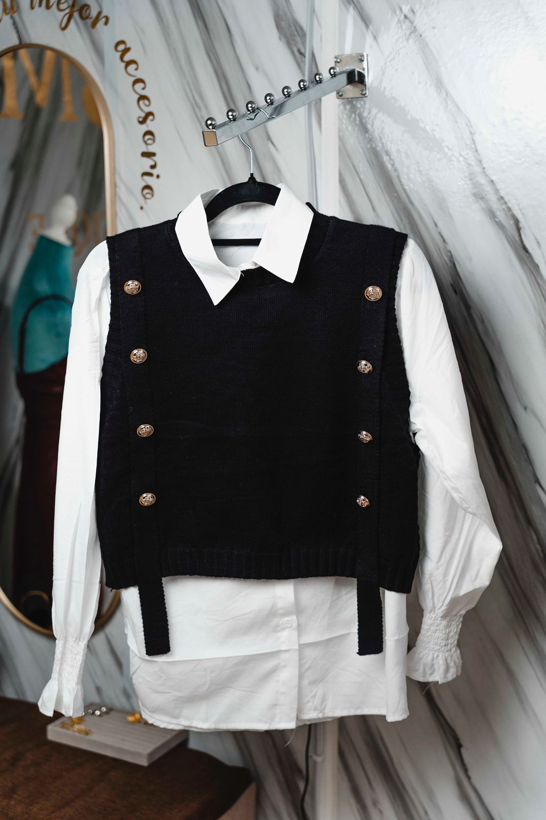 Chaleco de Punto con Camisa Blanca | Set Elegante y Clásico para Mujer