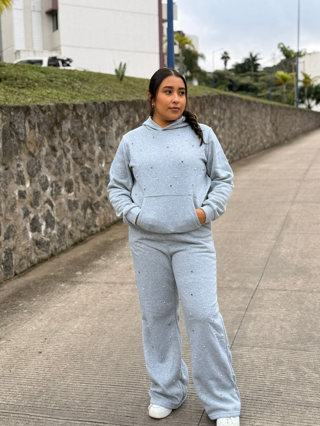 Set de Pants con Aplicación de Brillos | Conjunto Cómodo y Glam para Mujer